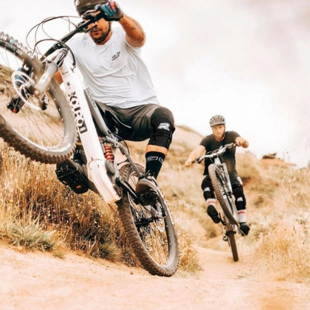 Genouillère Racer Motion Noir Genouillère Racer Motion Noir -Vélo Soldes genouillere racer motion noir 3